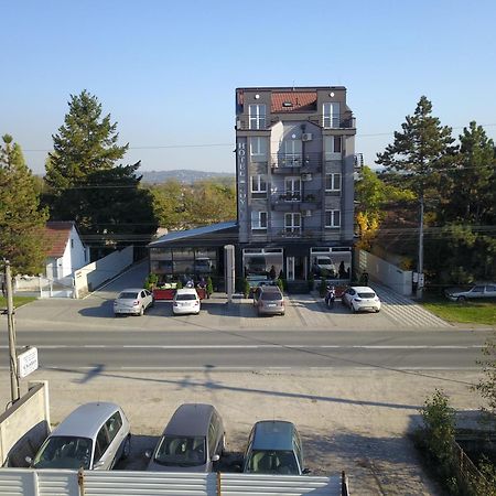 Hostel Royal Obrenovac  Eksteriør billede