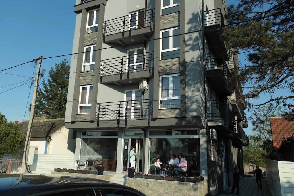 Hostel Royal Obrenovac  Eksteriør billede