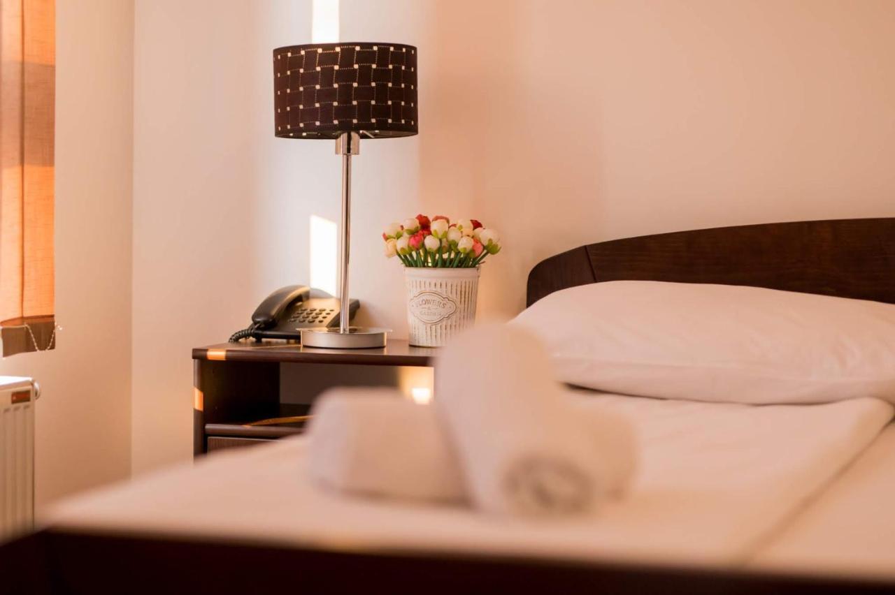Hostel Royal Obrenovac  Eksteriør billede
