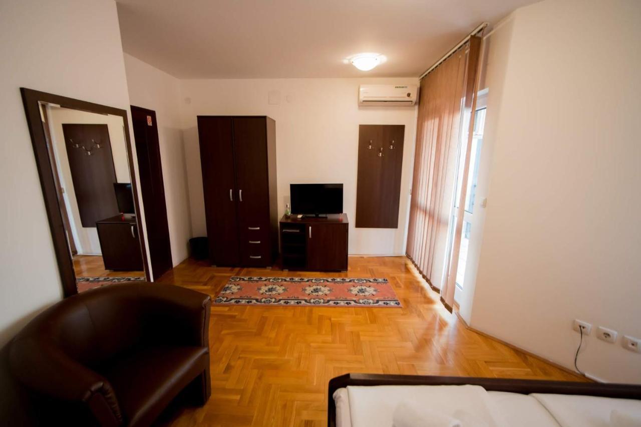 Hostel Royal Obrenovac  Eksteriør billede