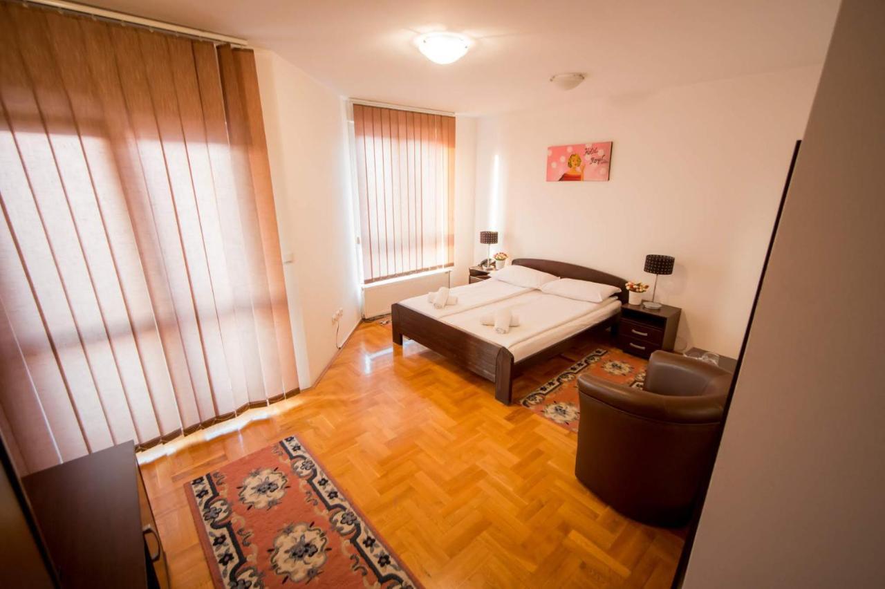 Hostel Royal Obrenovac  Eksteriør billede