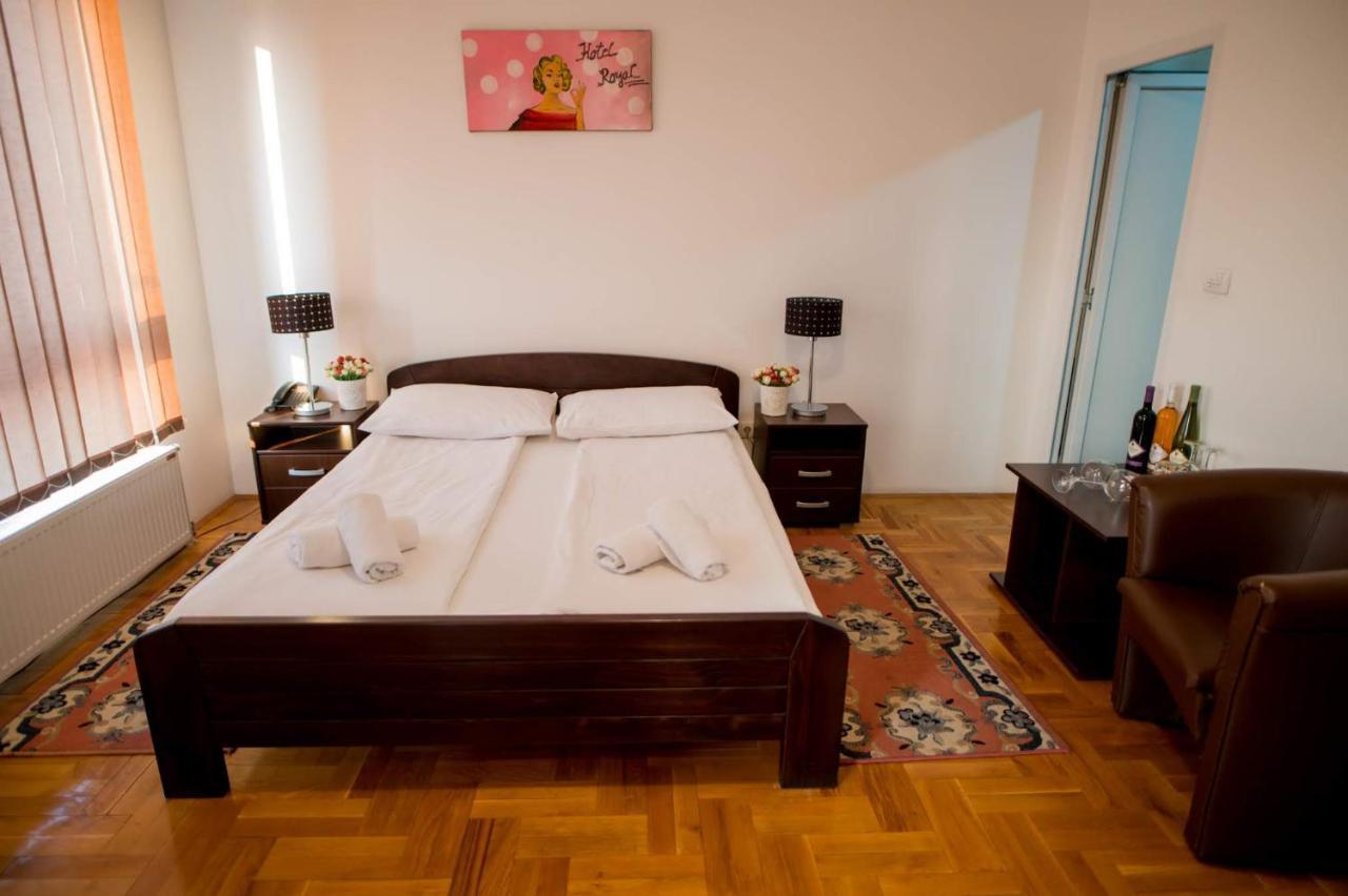 Hostel Royal Obrenovac  Eksteriør billede