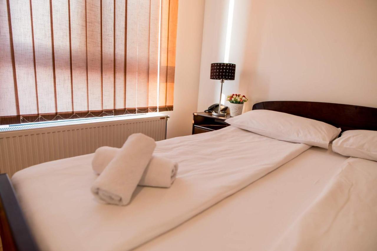 Hostel Royal Obrenovac  Eksteriør billede