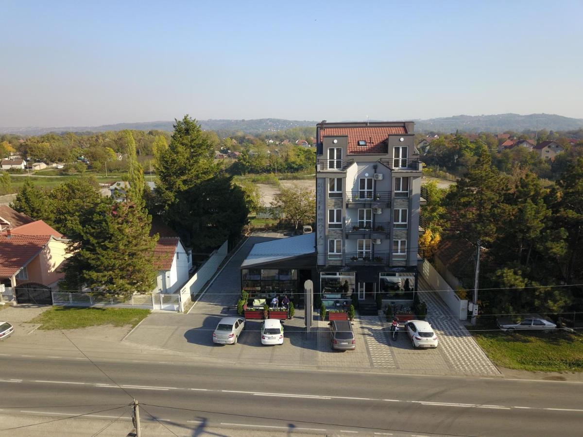 Hostel Royal Obrenovac  Eksteriør billede